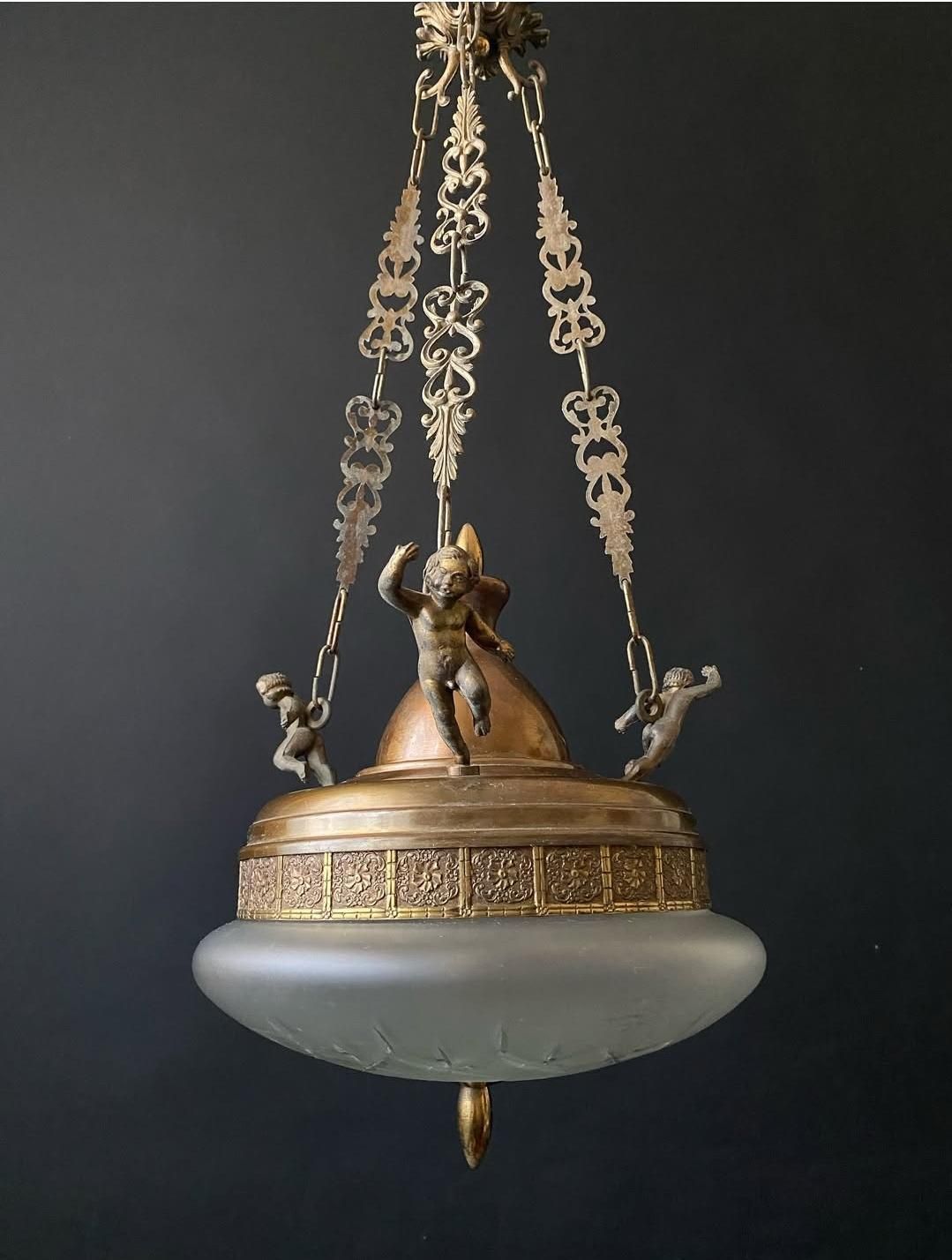 Lustre d'époque en laiton et verre avec chérubins, Italie - Duty Free USA