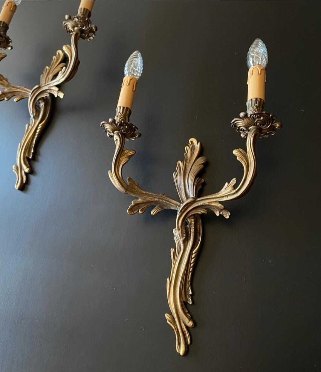 Hors taxes pour les États-Unis. Paire d'appliques murales d'époque en bronze photo 318.0