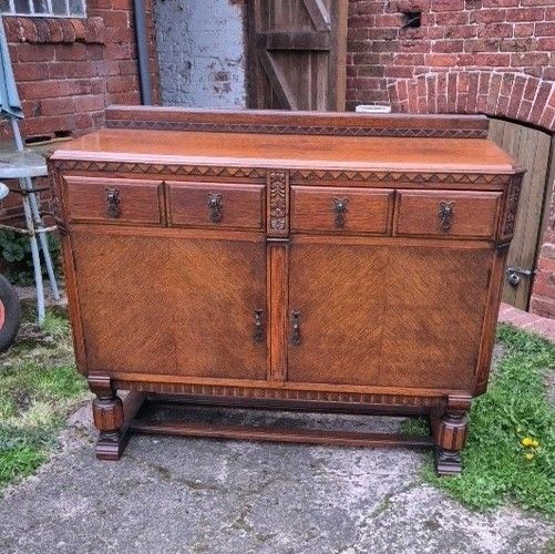 Gorgeous Antique Oak Sideboard With 2 Drawers And 2 Cupboards