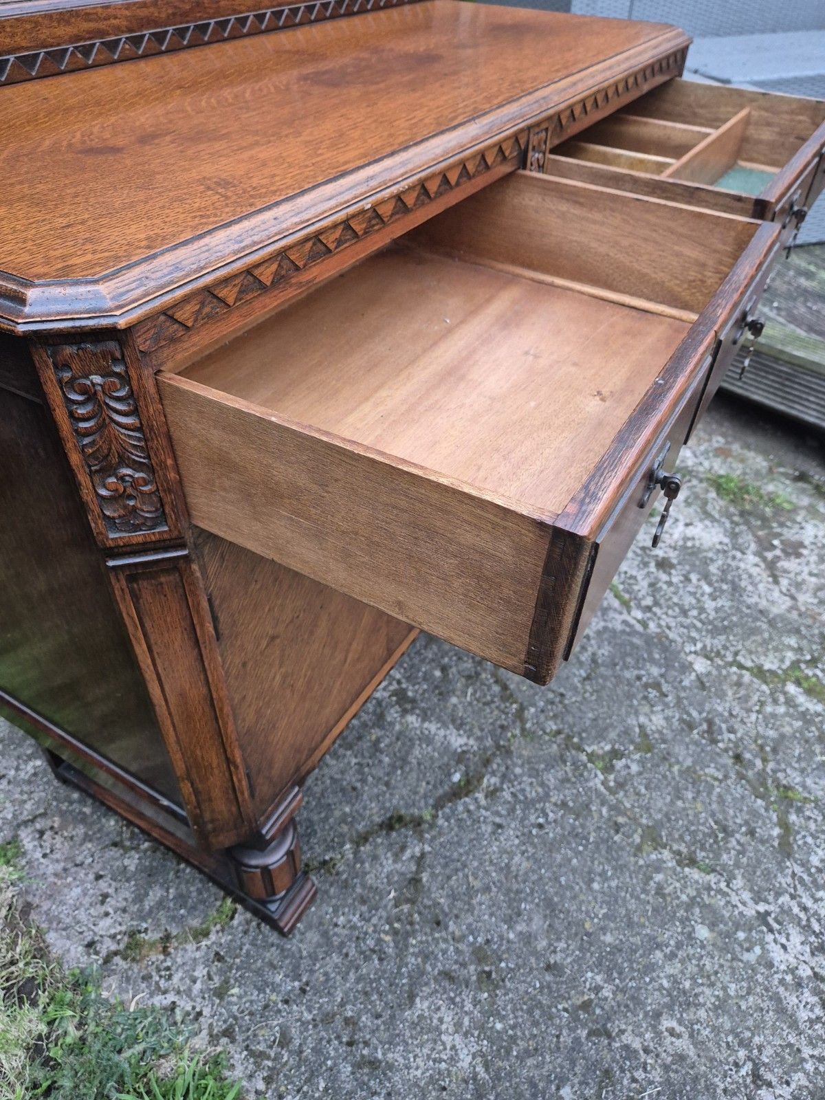 280.0 Gorgeous Antique Oak Sideboard With 2 Drawers And 2 Cupboards photo