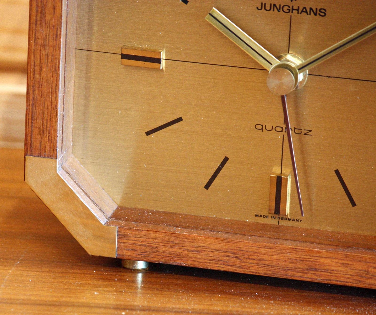 Vintage Junghans Mantel Clock   18cm Wooden Retro German Mid Century Style Bauhaus 70s Desk Clock Off The Wall Clocks photo Home Decor