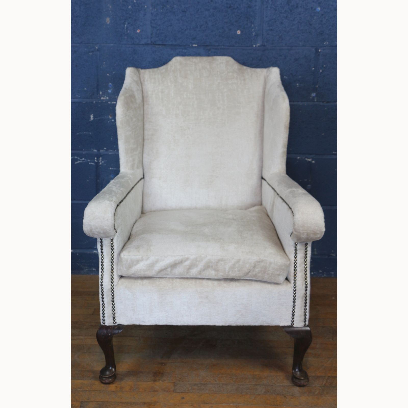 A Quality Georgian Style Velvet Upholstered Wing Arm Chair photo furniture