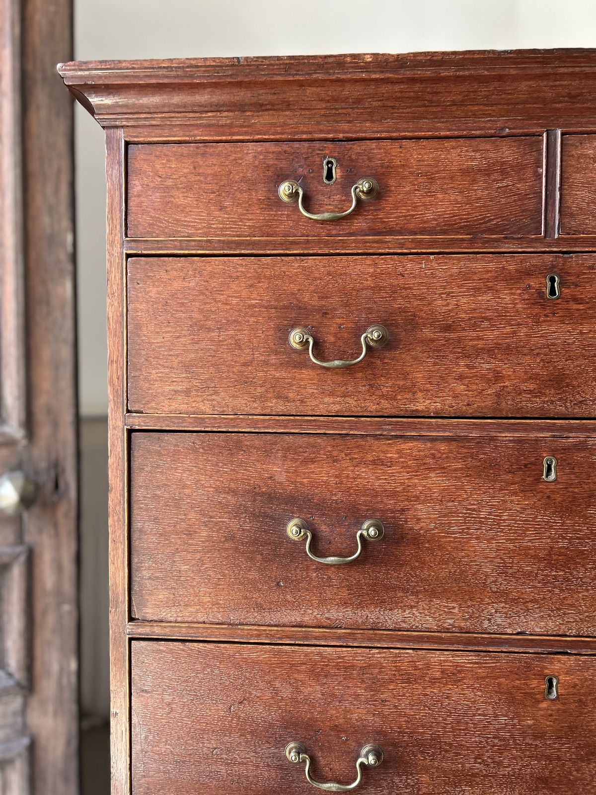 photo furniture Elegant George 1st Oak Chest On Stand