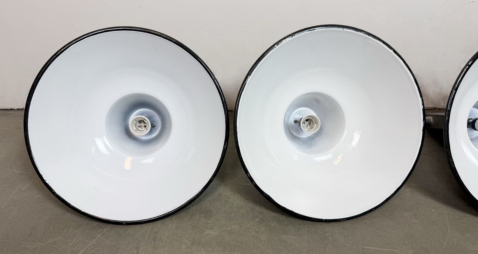 photo buy Set Of 4 Industrial Black Enamel Pendant Lamps From Elektrosvit, 1960s, 49x
