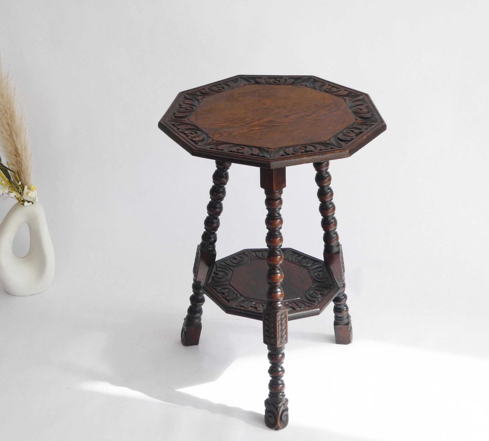 Antique Wooden Table Bobbin Legs, Tripod Side Table With Floral Carvings And Twisted Legs, Plant Stand, Farmhouse Decor photo vinterior