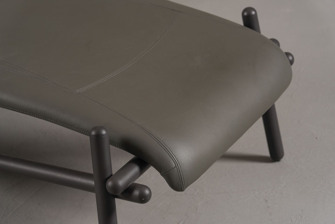 Donovan Grey Leather Chaiselongue By Giuseppe Vigano For Cattelan , Italy 2000’s photo vinterior
