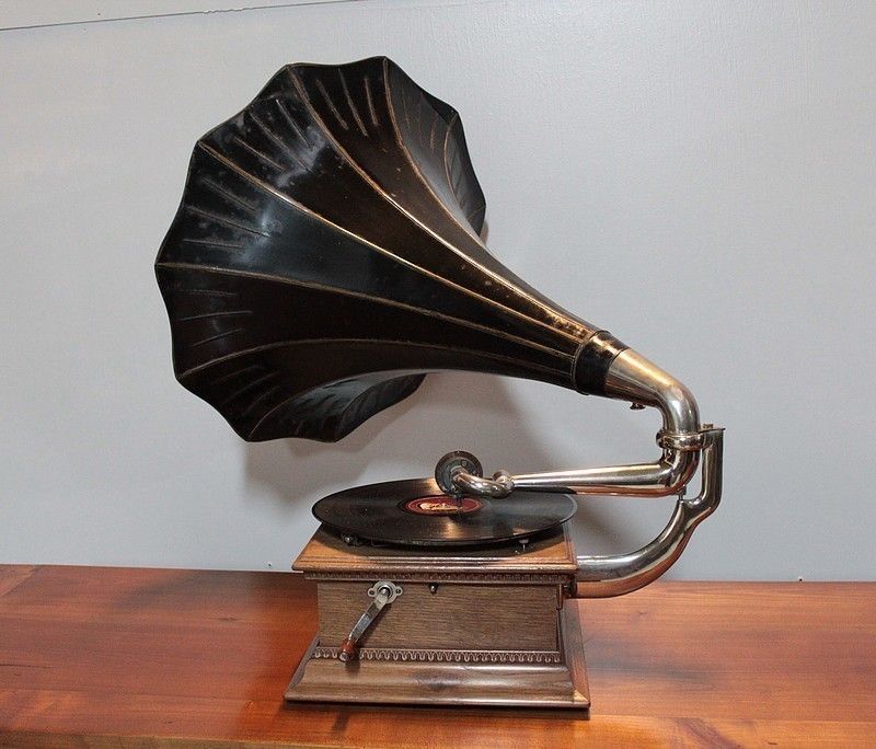 Gramophone At Pavillon 20th photo vintage