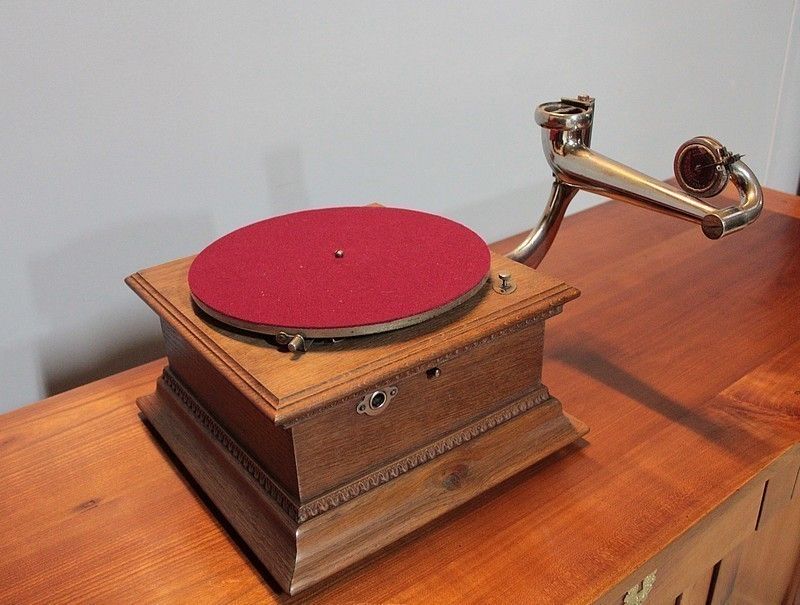 1927.13 Gramophone At Pavillon 20th photo