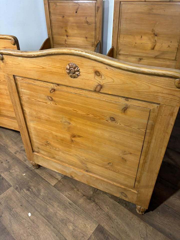 Furniture Pair Of Victorian Pine Single Beds photo