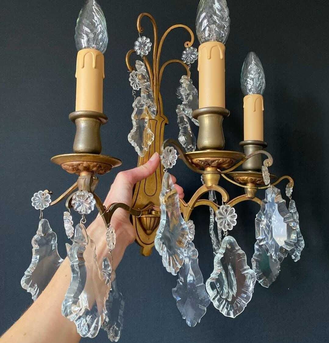 Duty Free USA. Paire d'appliques d'époque à pendeloques, Italie photo Luminaires