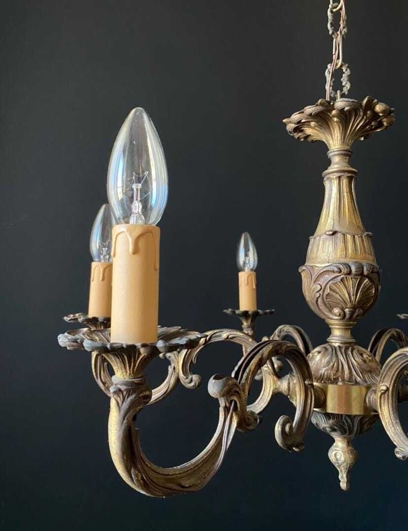 Duty Free USA. Lustre en laiton d'époque photo vinterior