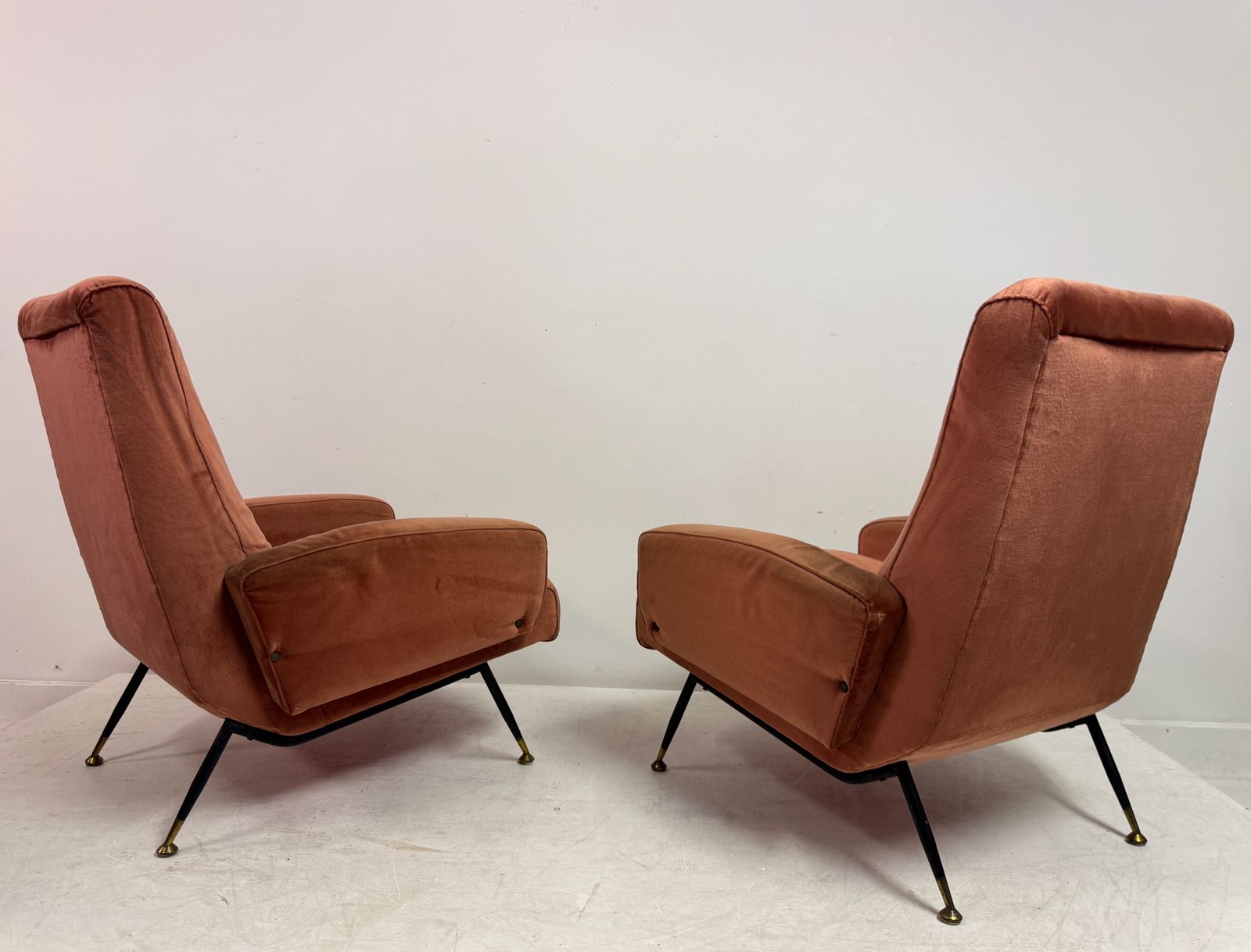 photo furniture Pair Of 1960s Italian Armchairs