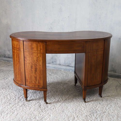 photo vintage Late 18th/Early 19th‑Century English Sheraton Revival Kidney Desk   Original Leather Top