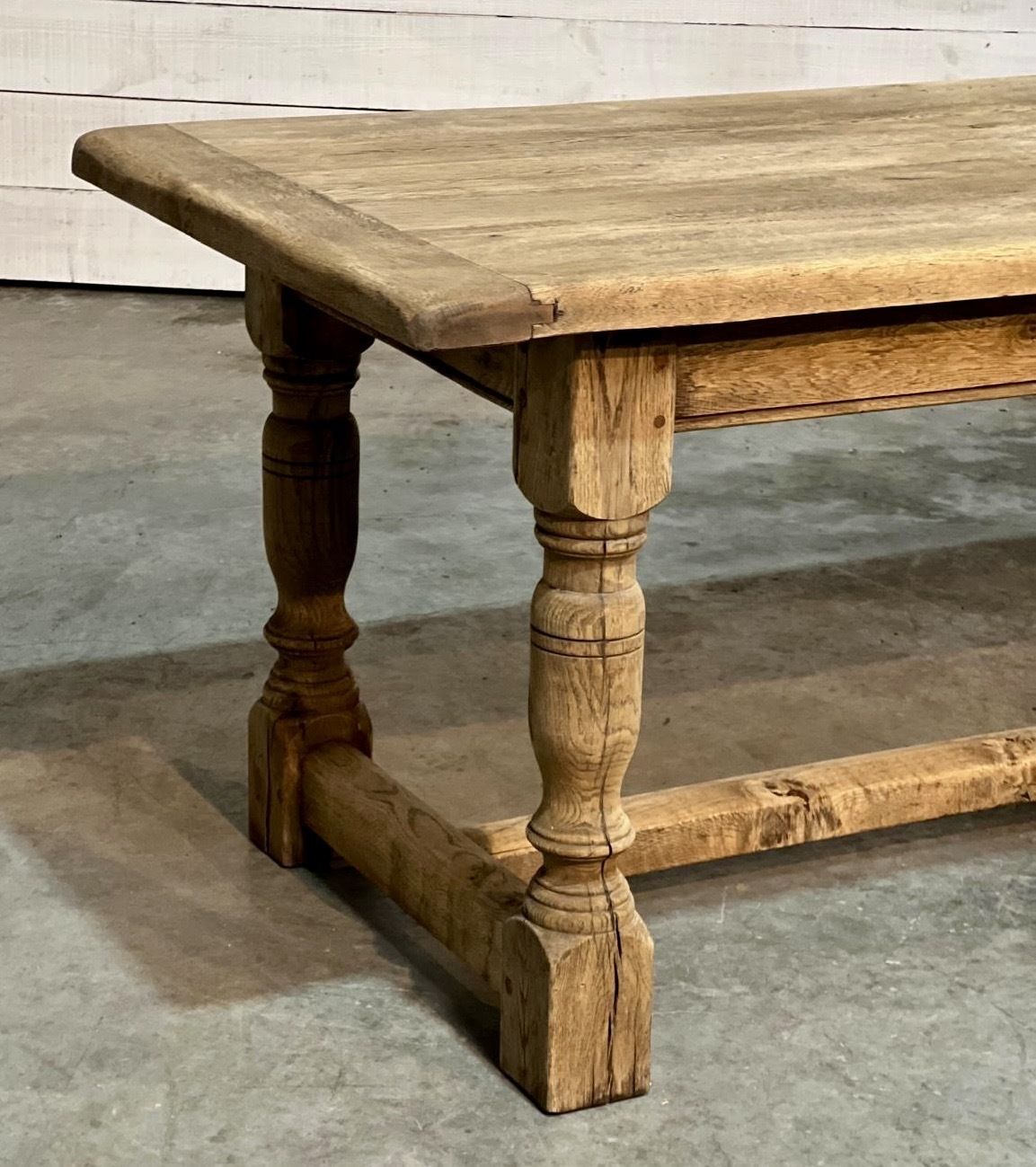 photo vintage Quality Bleached Oak Farmhouse Dining Table
