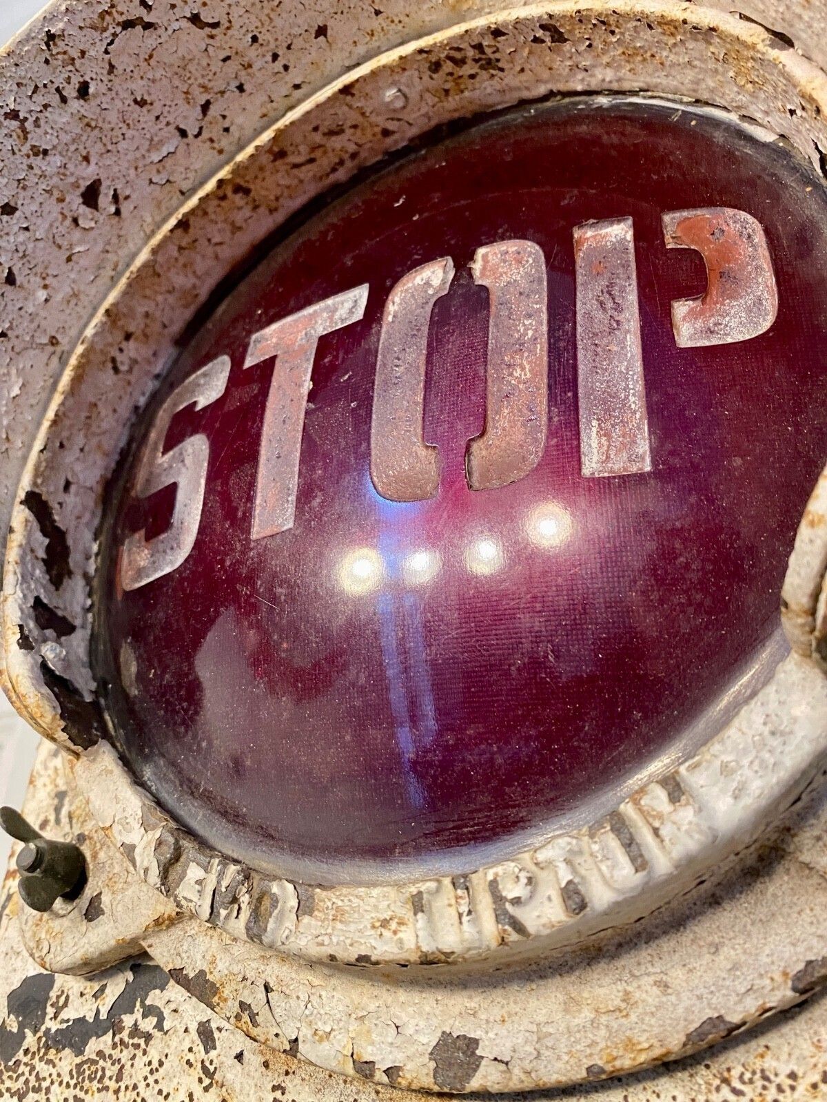 An Original Early Rare Single Stop Traffic Light By Revo Circa 1930s. photo Lighting