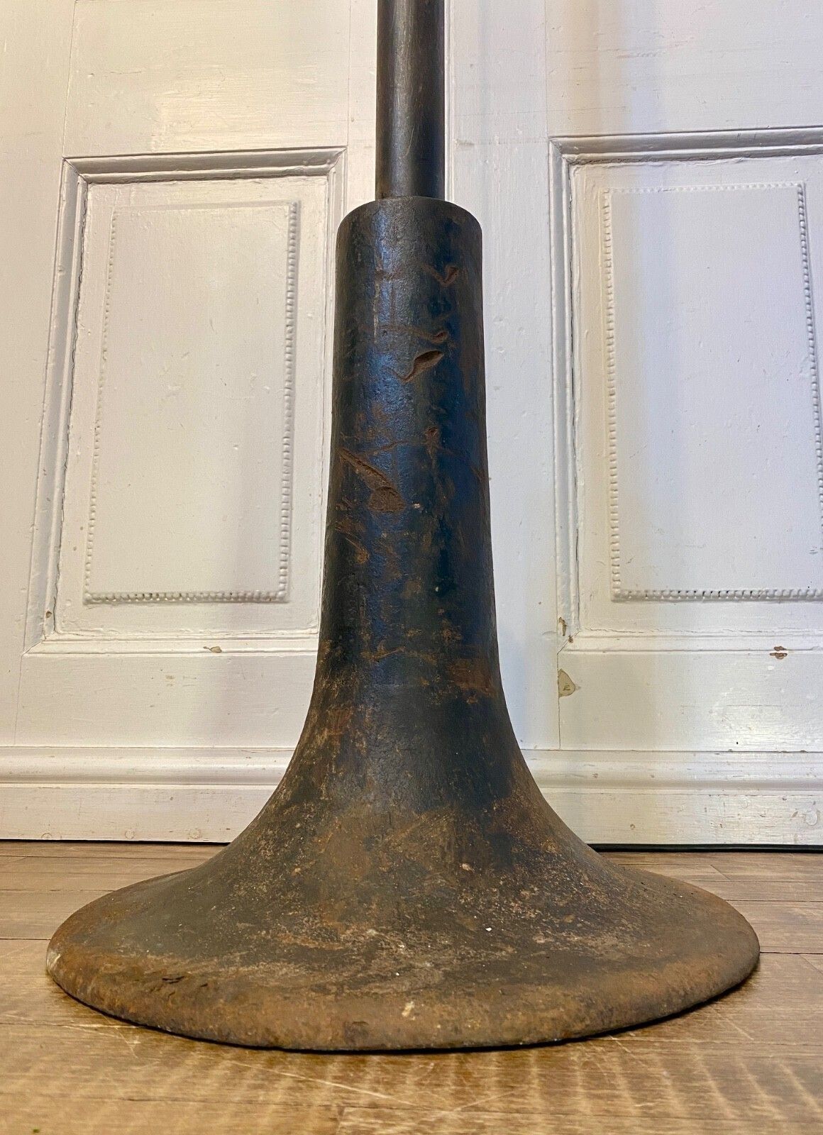 photo vintage An Original Early Rare Single Stop Traffic Light By Revo Circa 1930s.