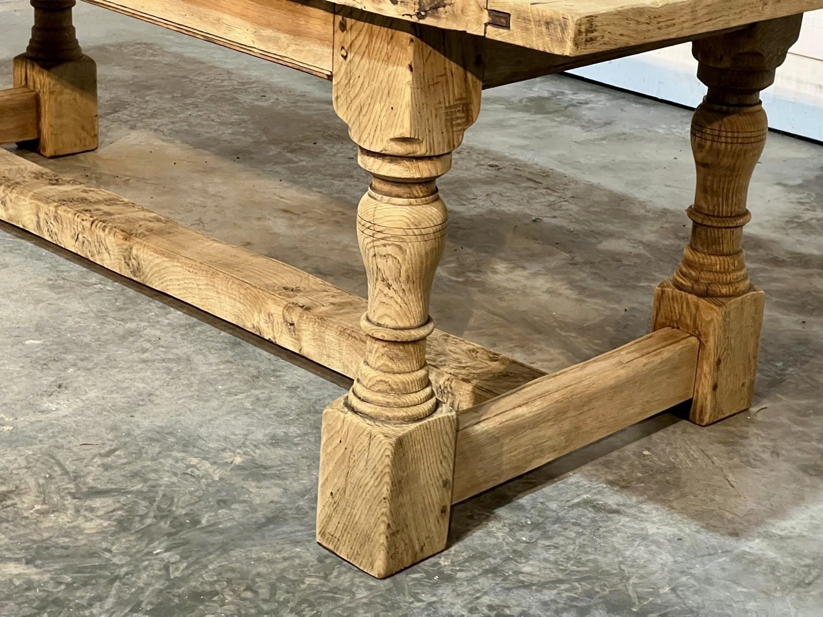 photo vintage Characterful Bleached Oak Farmhouse Dining Table