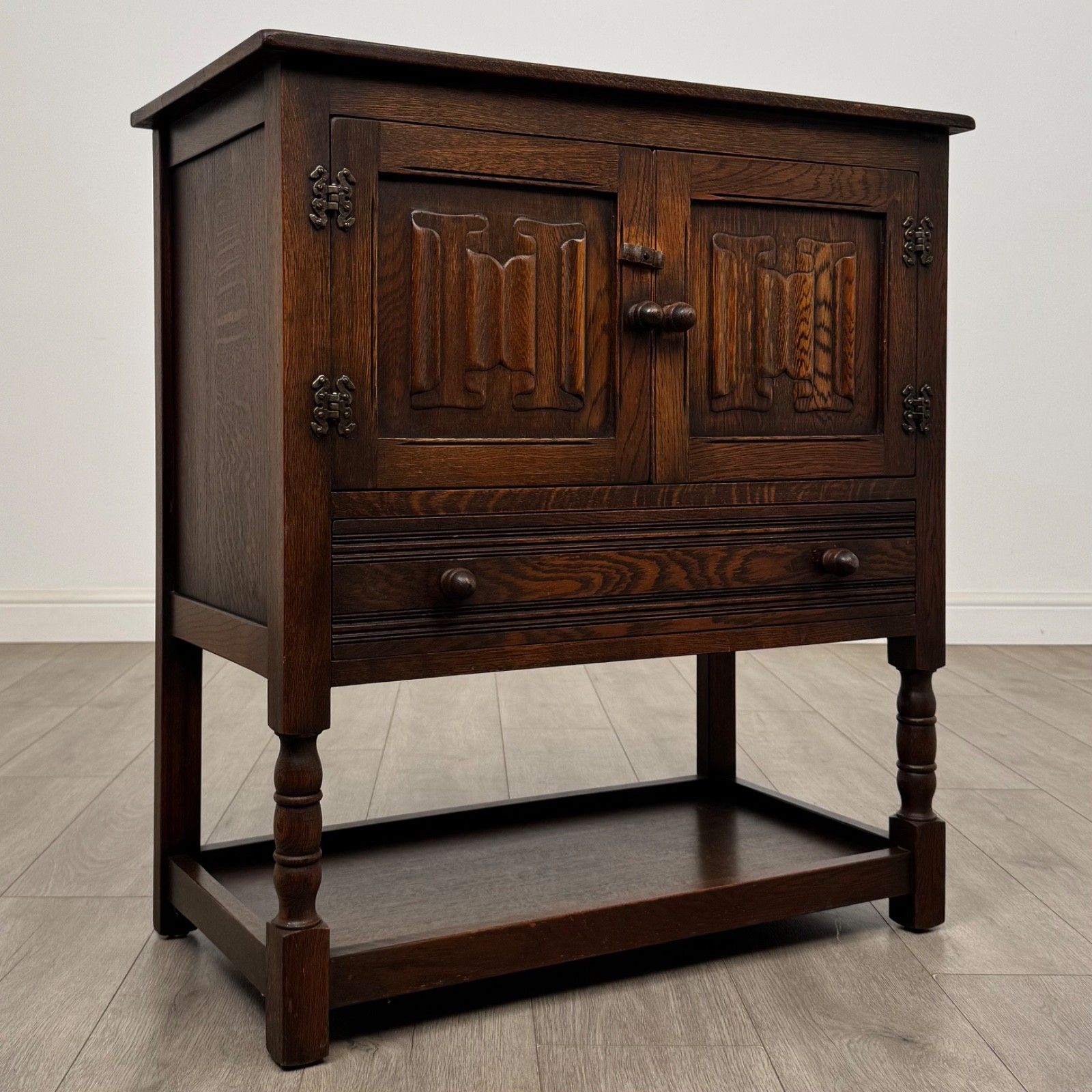 photo furniture Antique 20th Century Linenfold Cupboard In Oak ( Af 5489 )