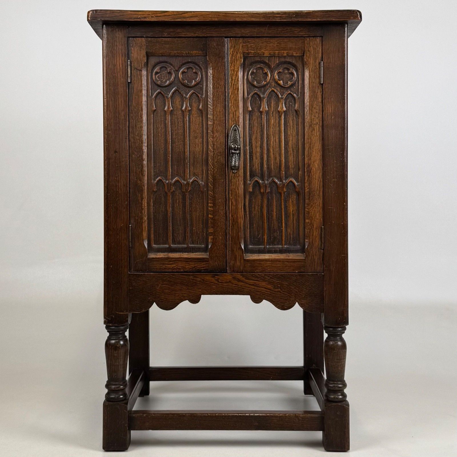 Antique 20th Century Small Carved Oak Cupboard ( Af 5530 )