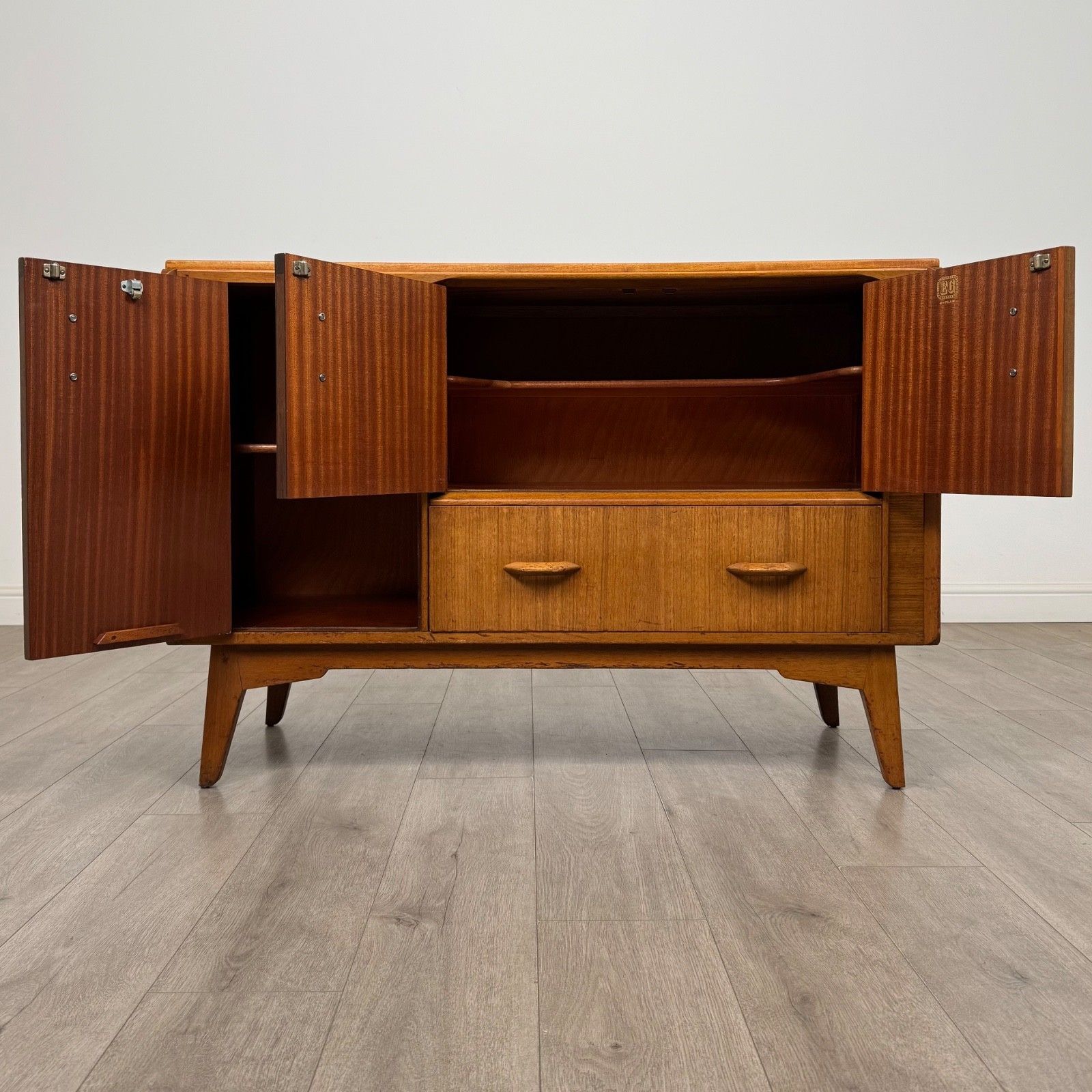 Vintage 20th Century Good Quality Sideboard In Walnut ( Af 5509 ) photo furniture