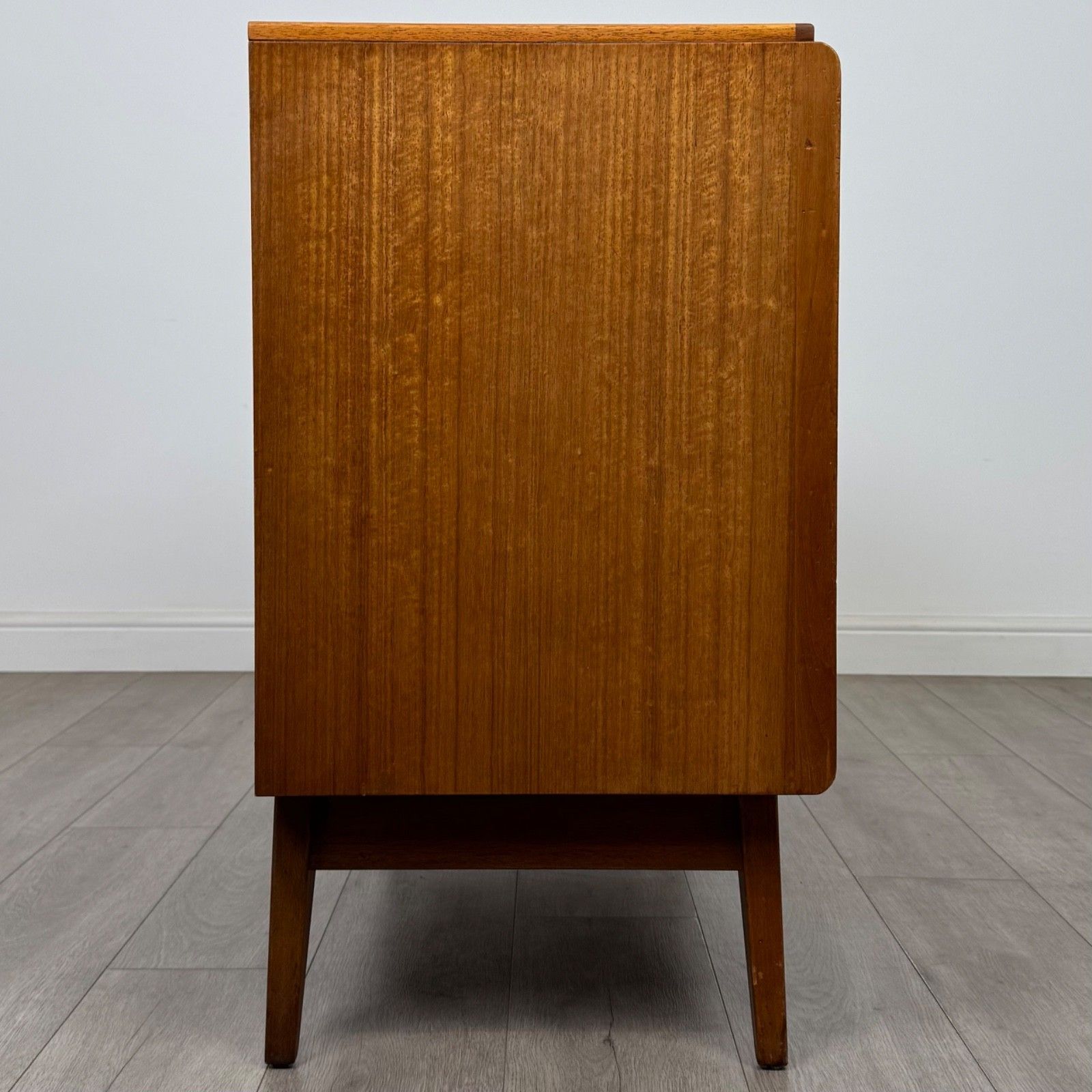 Vintage 20th Century Good Quality Sideboard In Walnut ( Af 5509 ) photo vintage