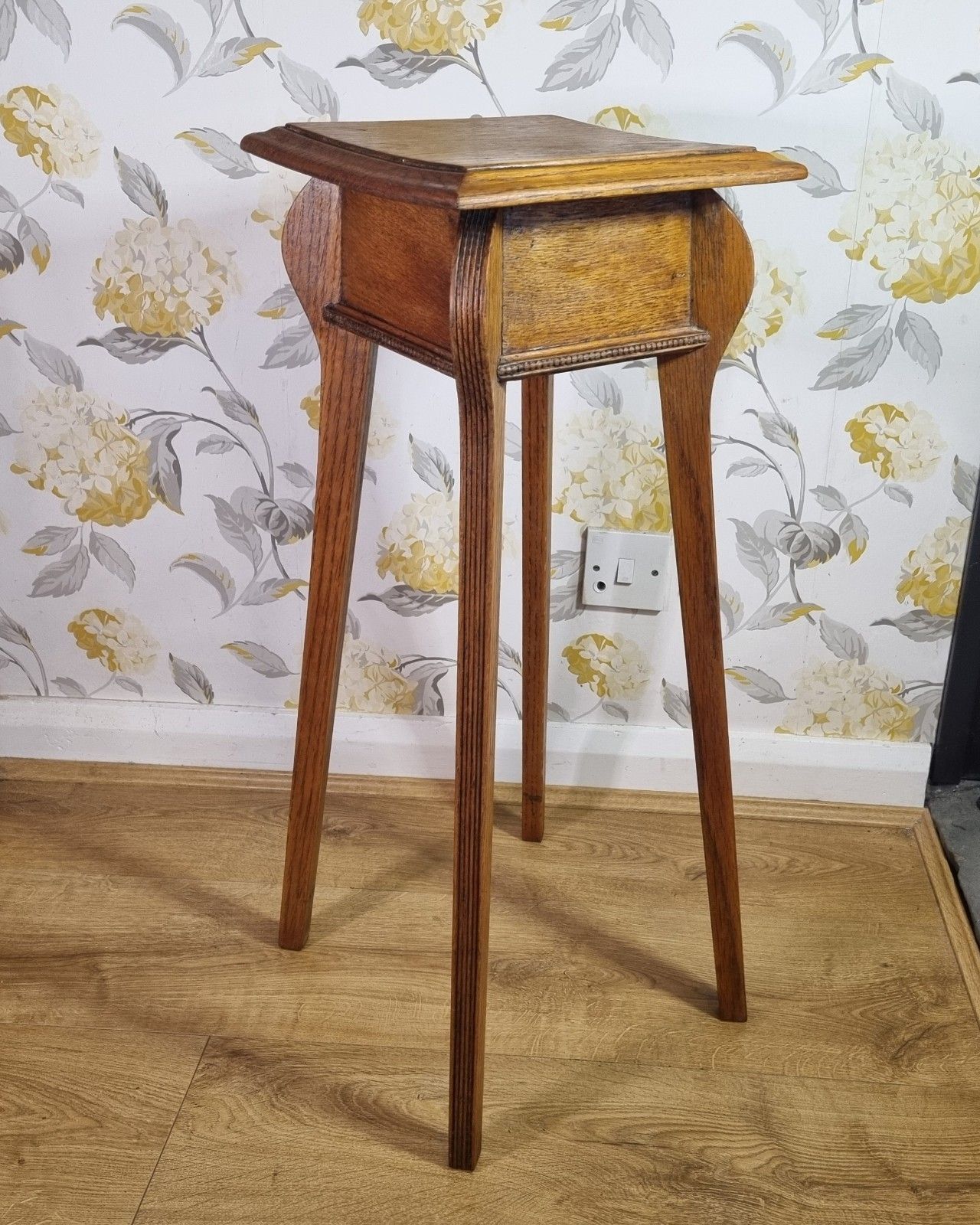 Antique Arts & Crafts Plant Stand Torchere Golden Oak Reeded Legs 74cm Tall