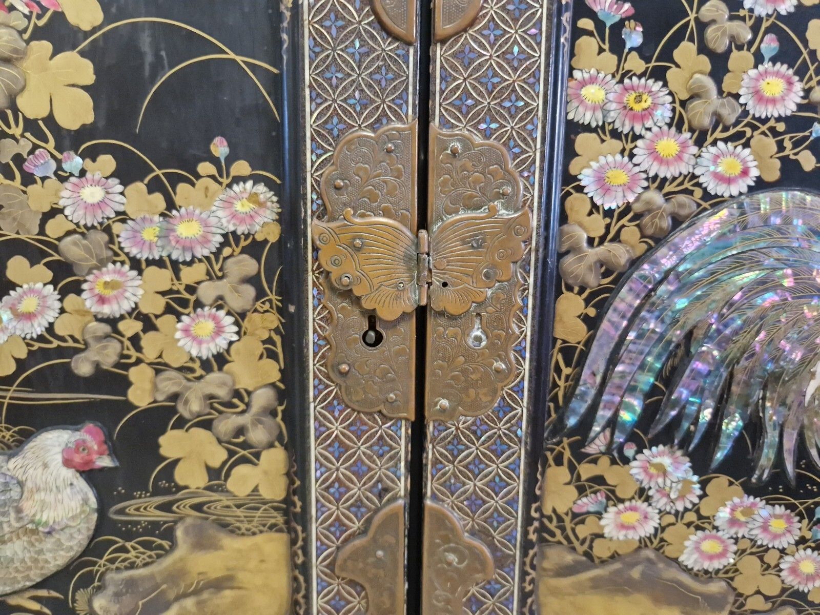 photo buy Antique Japanese Cabinet 19th Century Lacquered Mother Of Pearl 1850