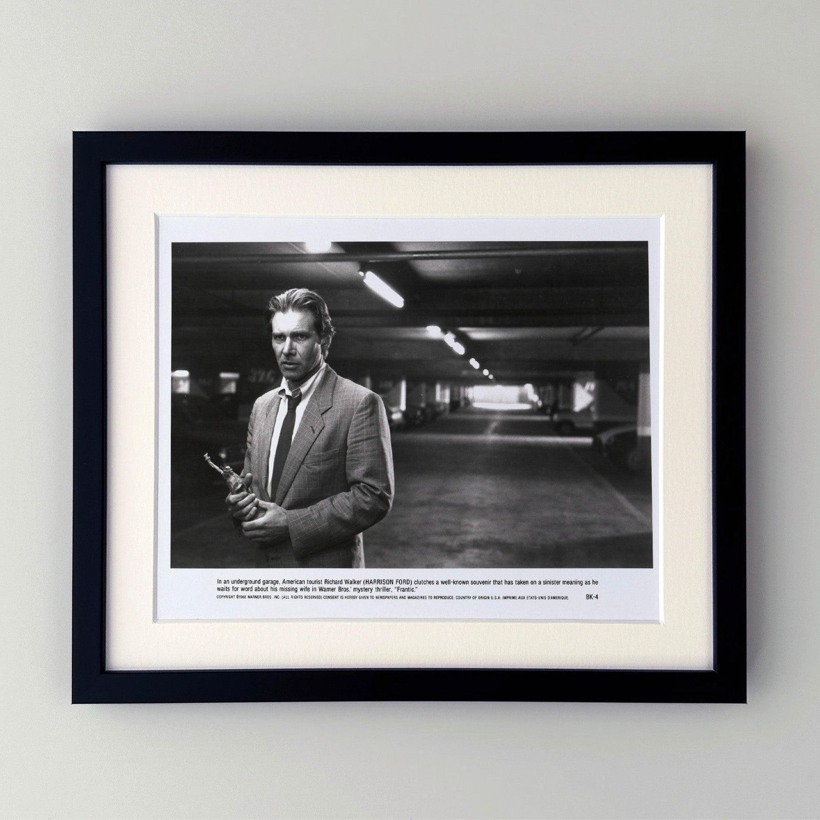 Photo de presse encadrée, Frantic, 1988 photo furniture