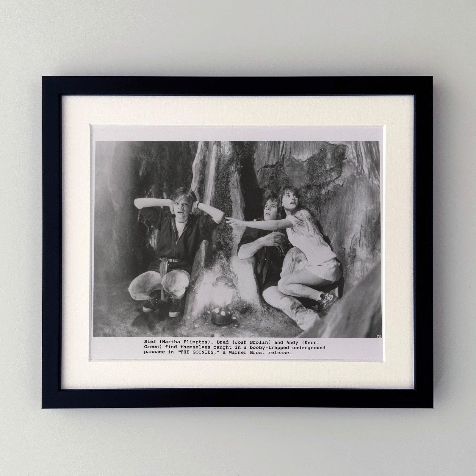 Photo de presse originale encadrée, The Goonies, 1985 photo furniture