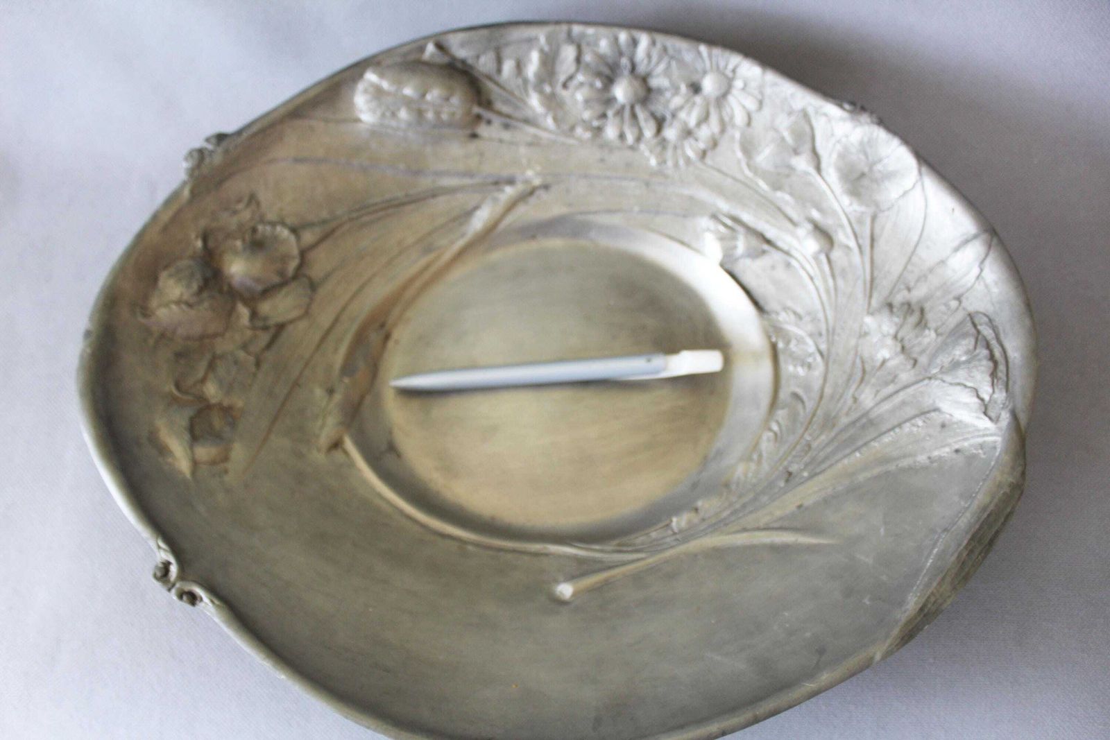 Extra Large Vintage Pewter Centerpiece Bowl, Etain 92% Erve, Embossed Style Art Nouveau, Iris, Flowers, Serving Tray, Fruit Bowl, 2.5 Kilos photo furniture