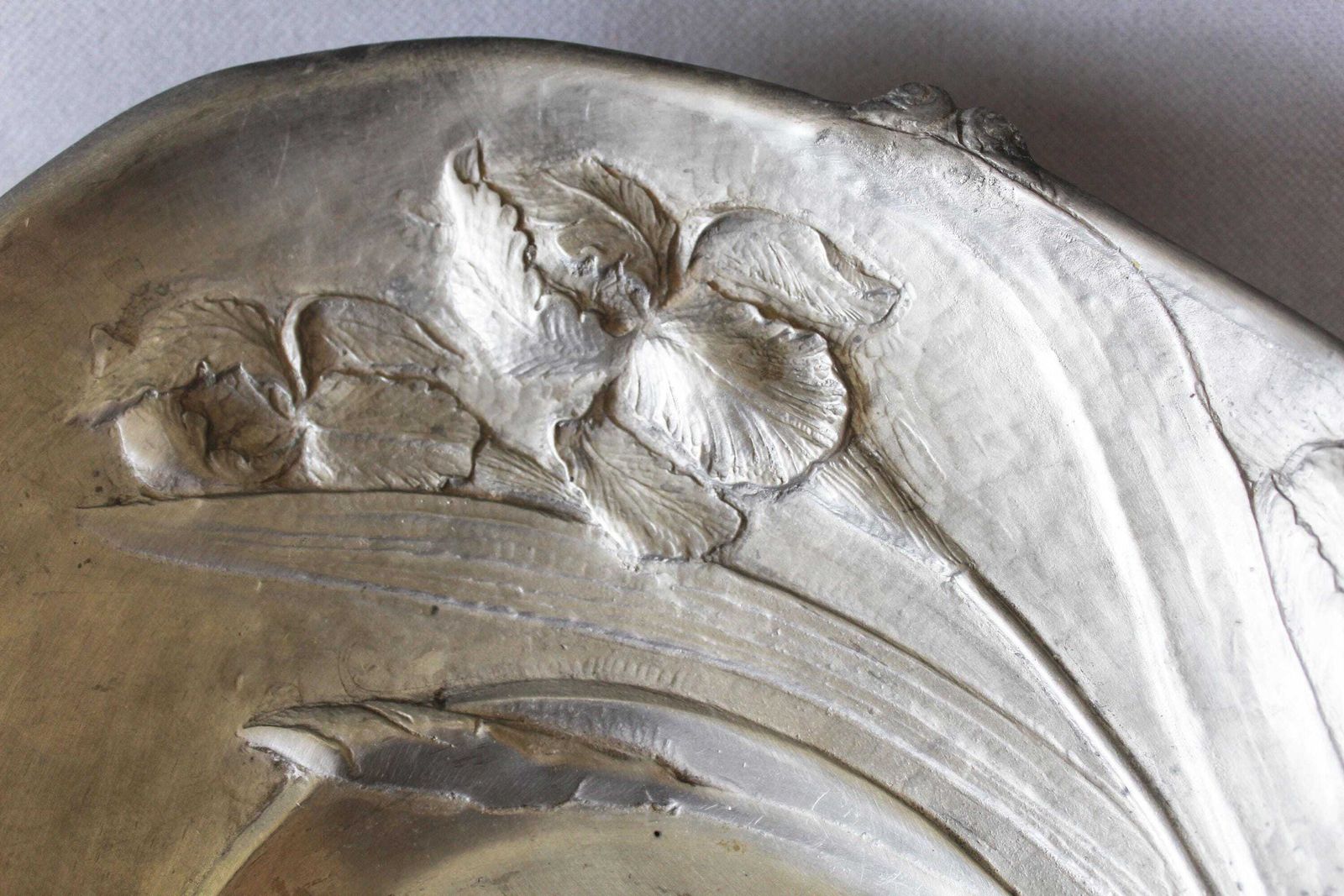 Extra Large Vintage Pewter Centerpiece Bowl, Etain 92% Erve, Embossed Style Art Nouveau, Iris, Flowers, Serving Tray, Fruit Bowl, 2.5 Kilos photo 137.0