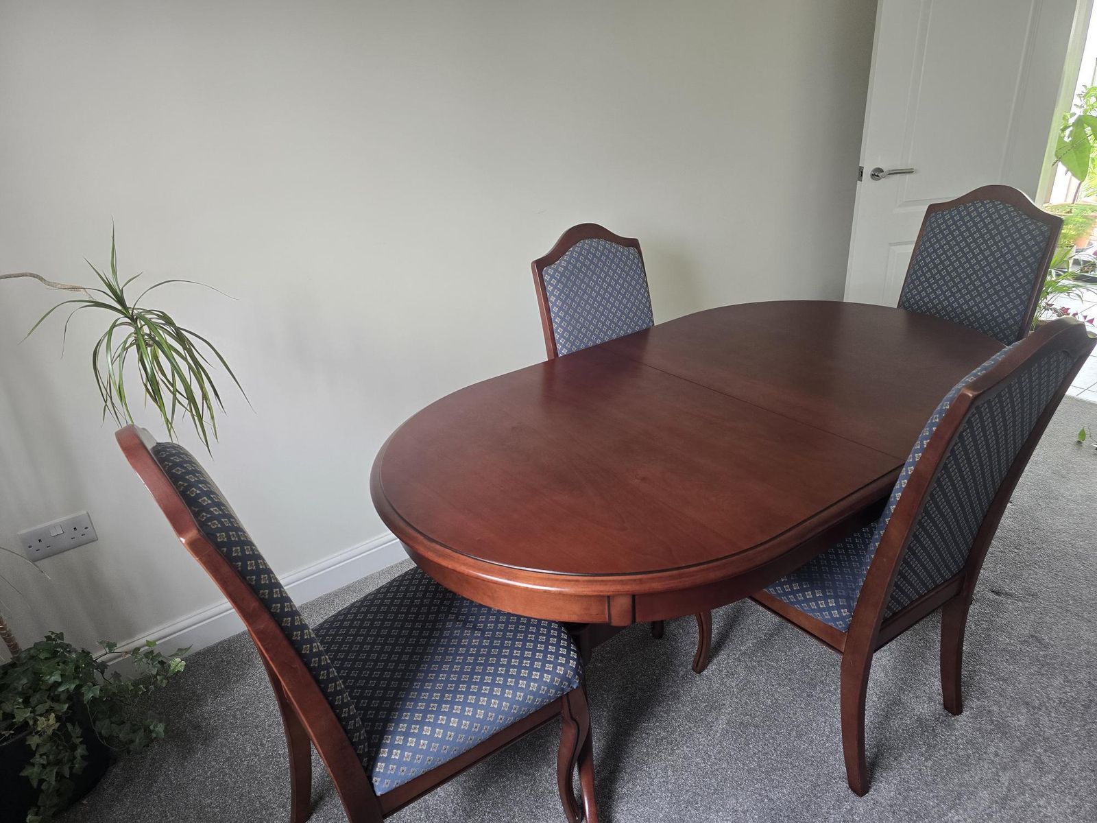 White And Newton Teak Or Cherry Extendable Table And Four Chairs In Good Condition photo furniture