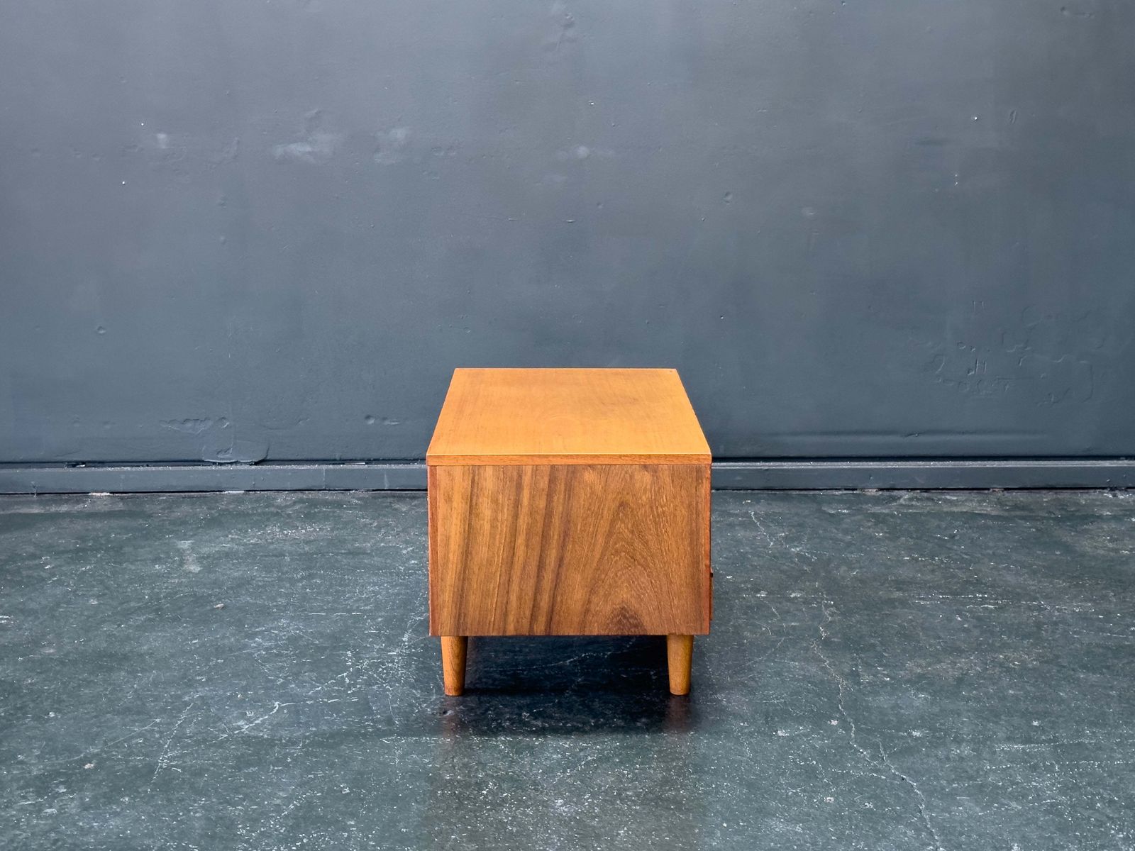 Small Oak Sideboard photo vinterior