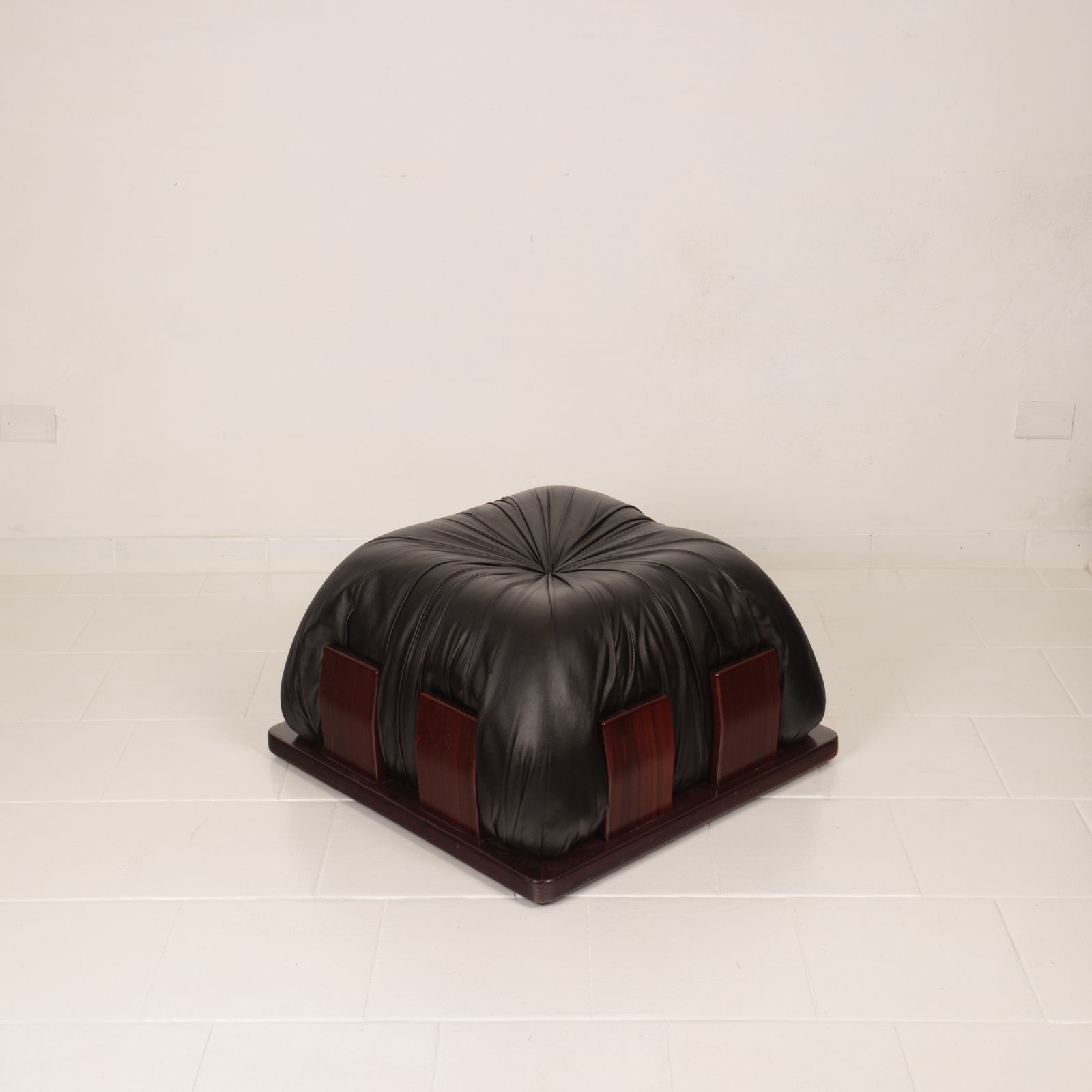 photo vinterior Dragone Pouf In Leather And Padouk By Luciano Frigerio For Frigerio Di Desio.