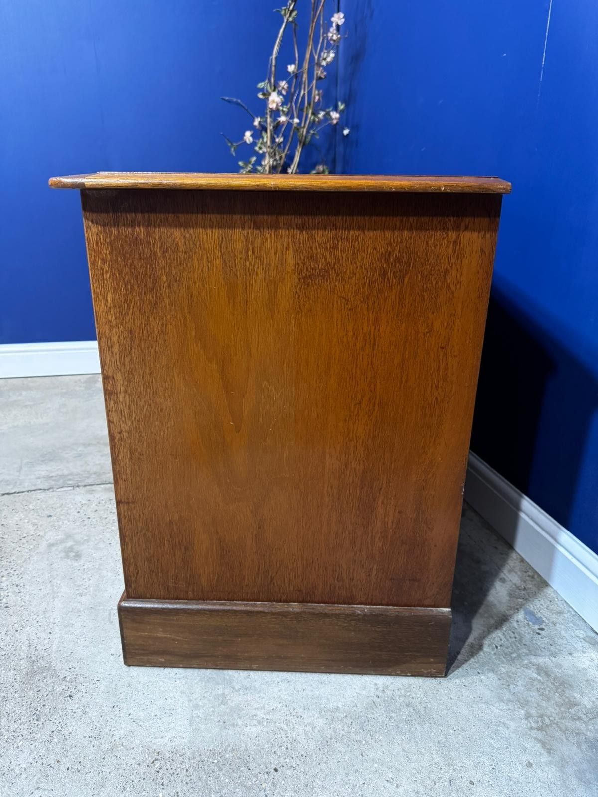 photo vinterior Vintage Stag Minstrel Chest Of Drawers Bedroom Four Over Two.