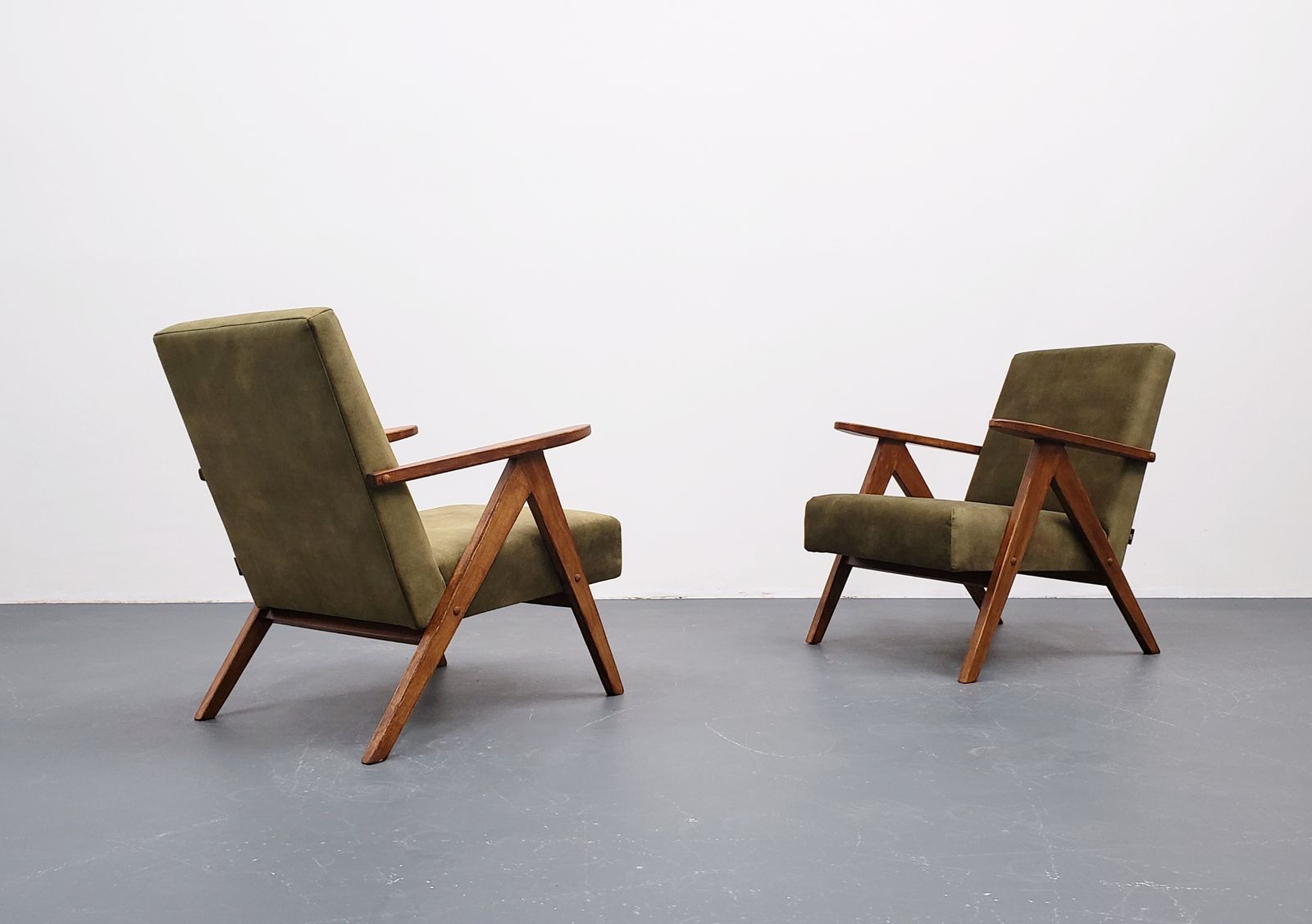 Mid Century Easy Chair Model B   310 Var In Forest Green Velvet