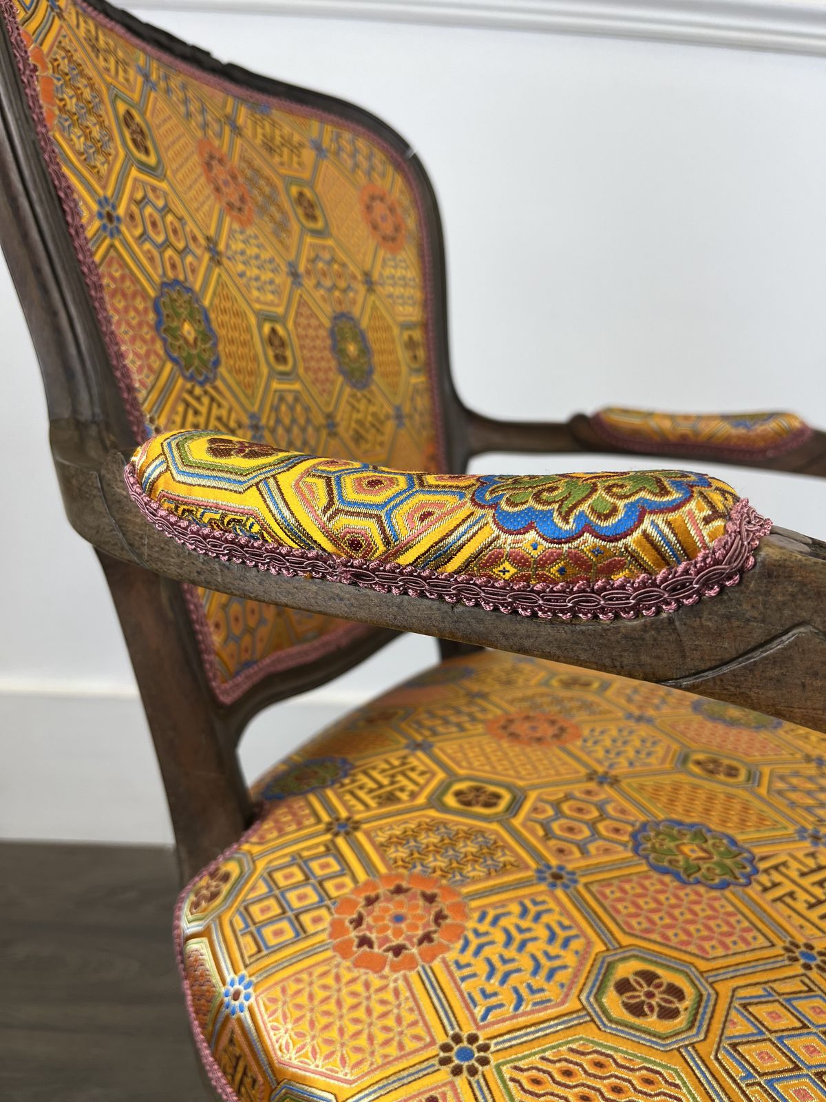 French Louis Style Chair, Walnut photo vinterior