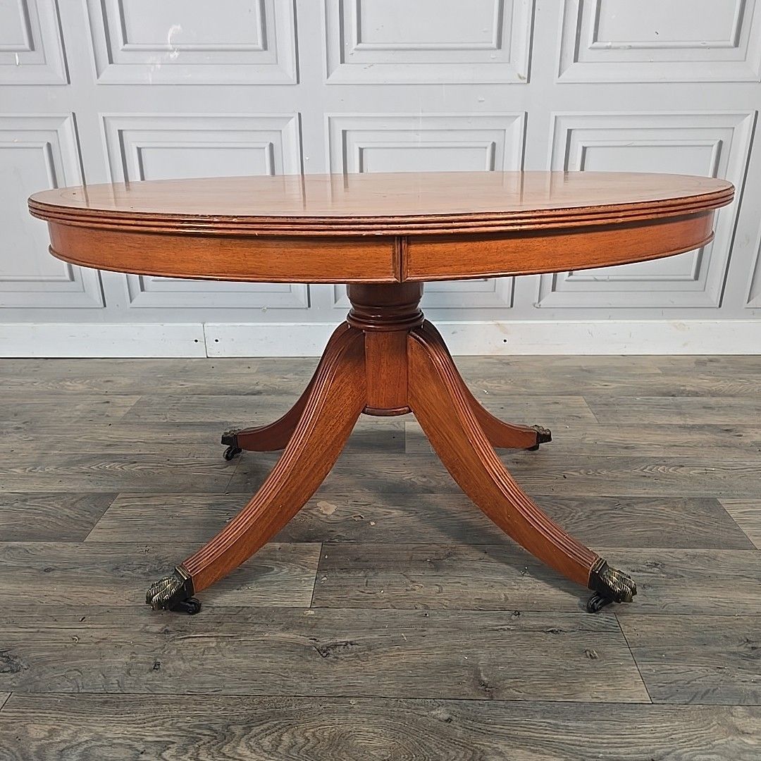 photo furniture Vintage Oval Coffee Table Inlaid Top Mahogany Veneer Centre Side Antique Style