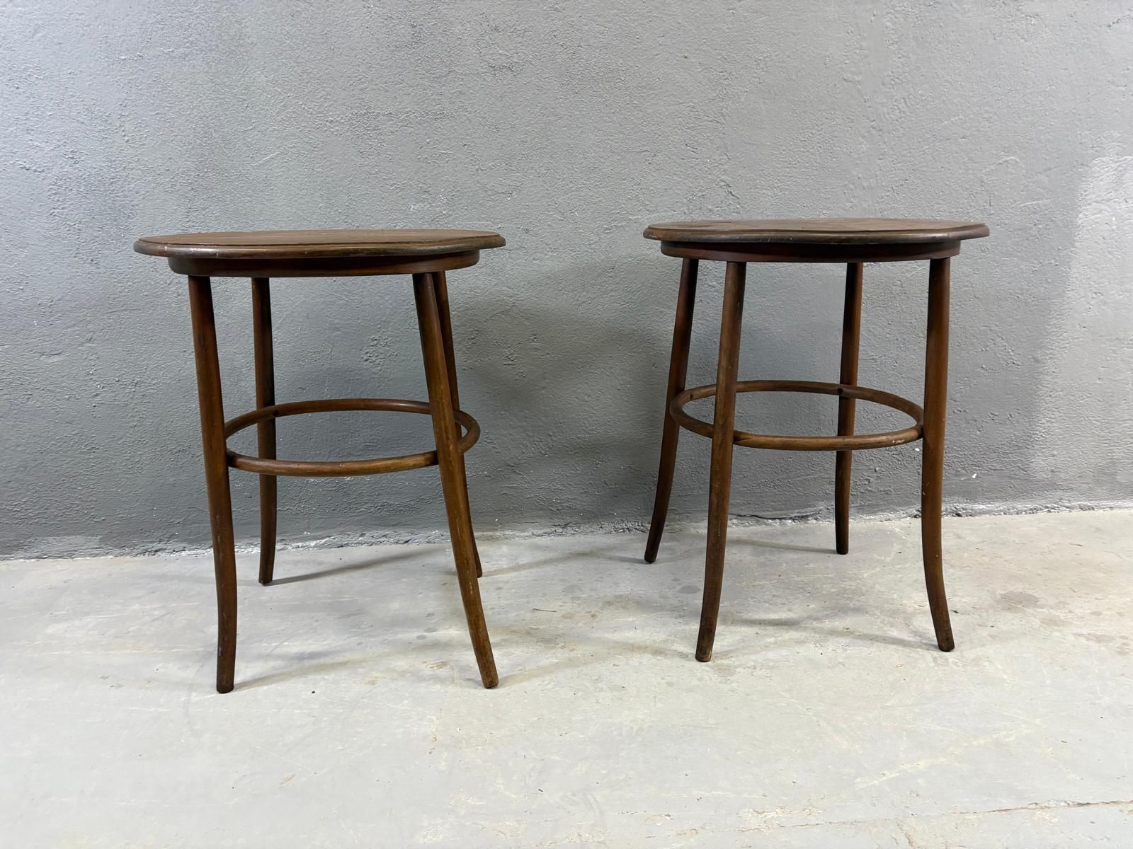 Vintage Gebogen Houten Bijzettafels In Thonet Stijl – Set Van 2 photo vinterior