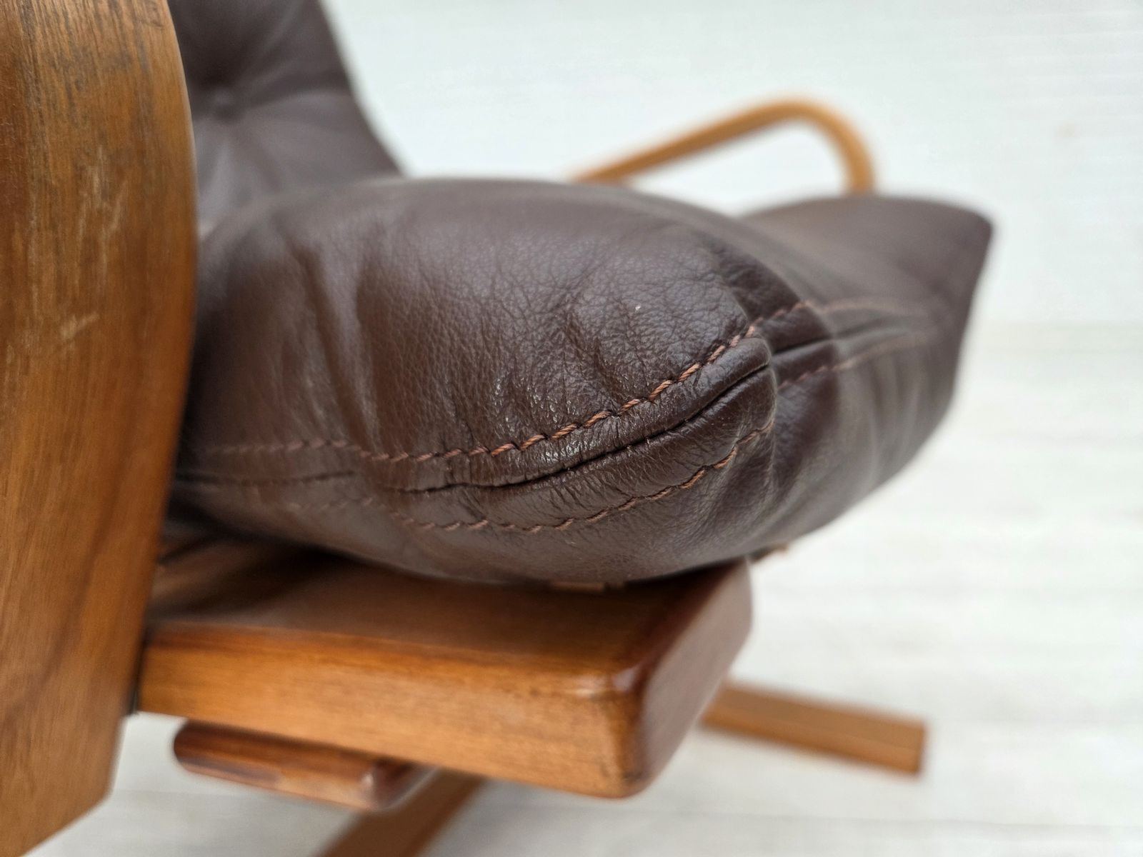 Jaren 1970, Deense Fauteuil Van Komfort, Meubeleer, Canvas, Gebogen Hout. photo 1250.0
