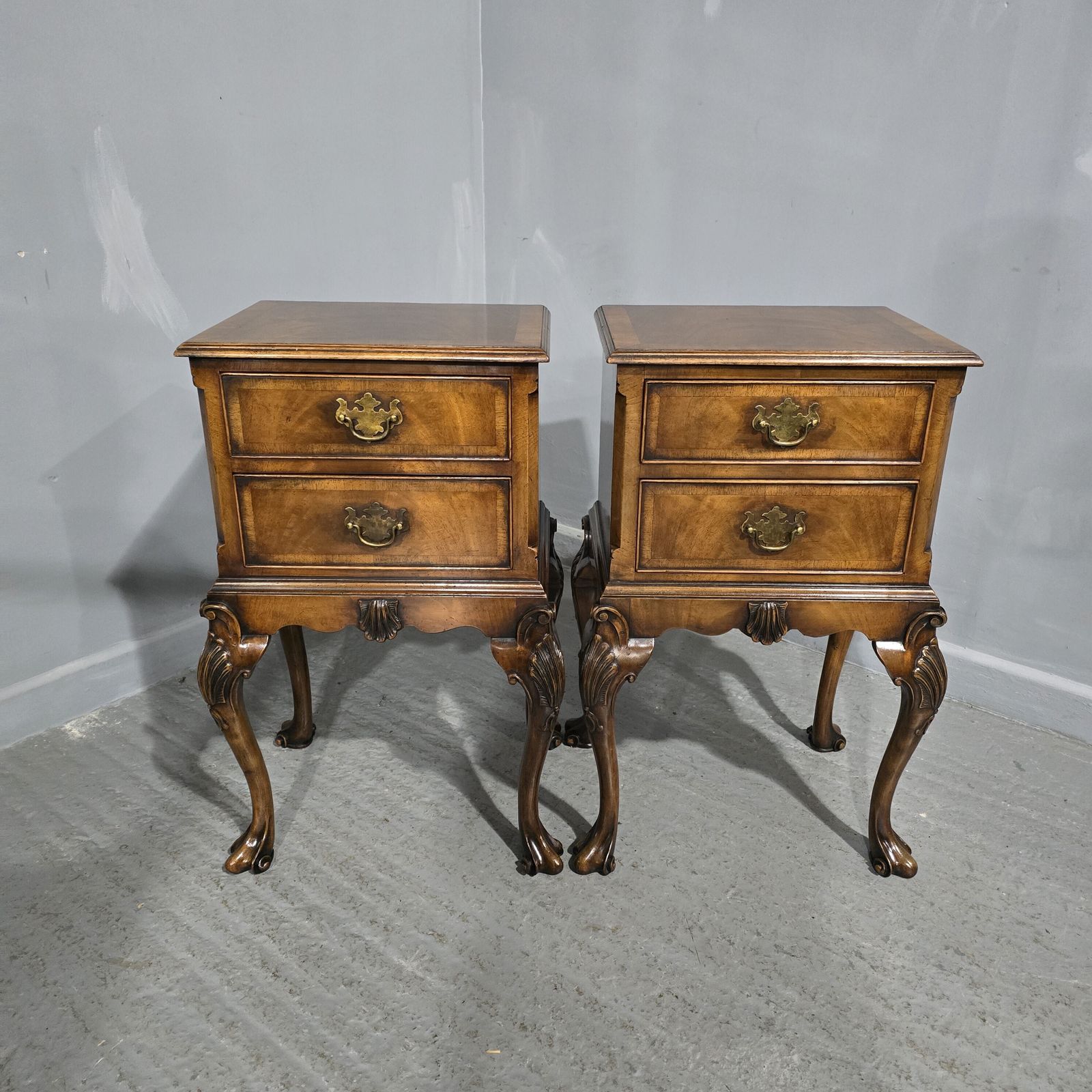 Top Quality Queen Anne Walnut Bedside Chest Of Drawers