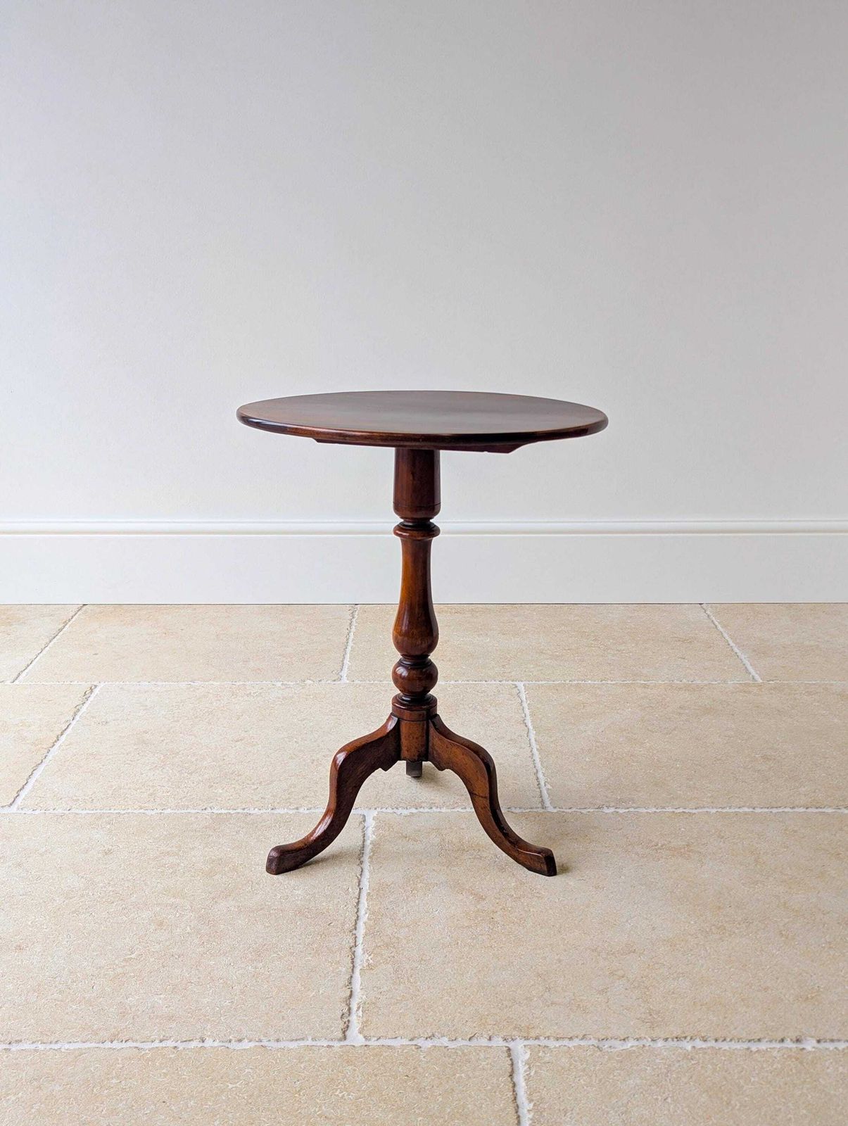 575.0 Antique Georgian Mahogany Oval Tilt Top Tripod Wine Table C.1820 photo