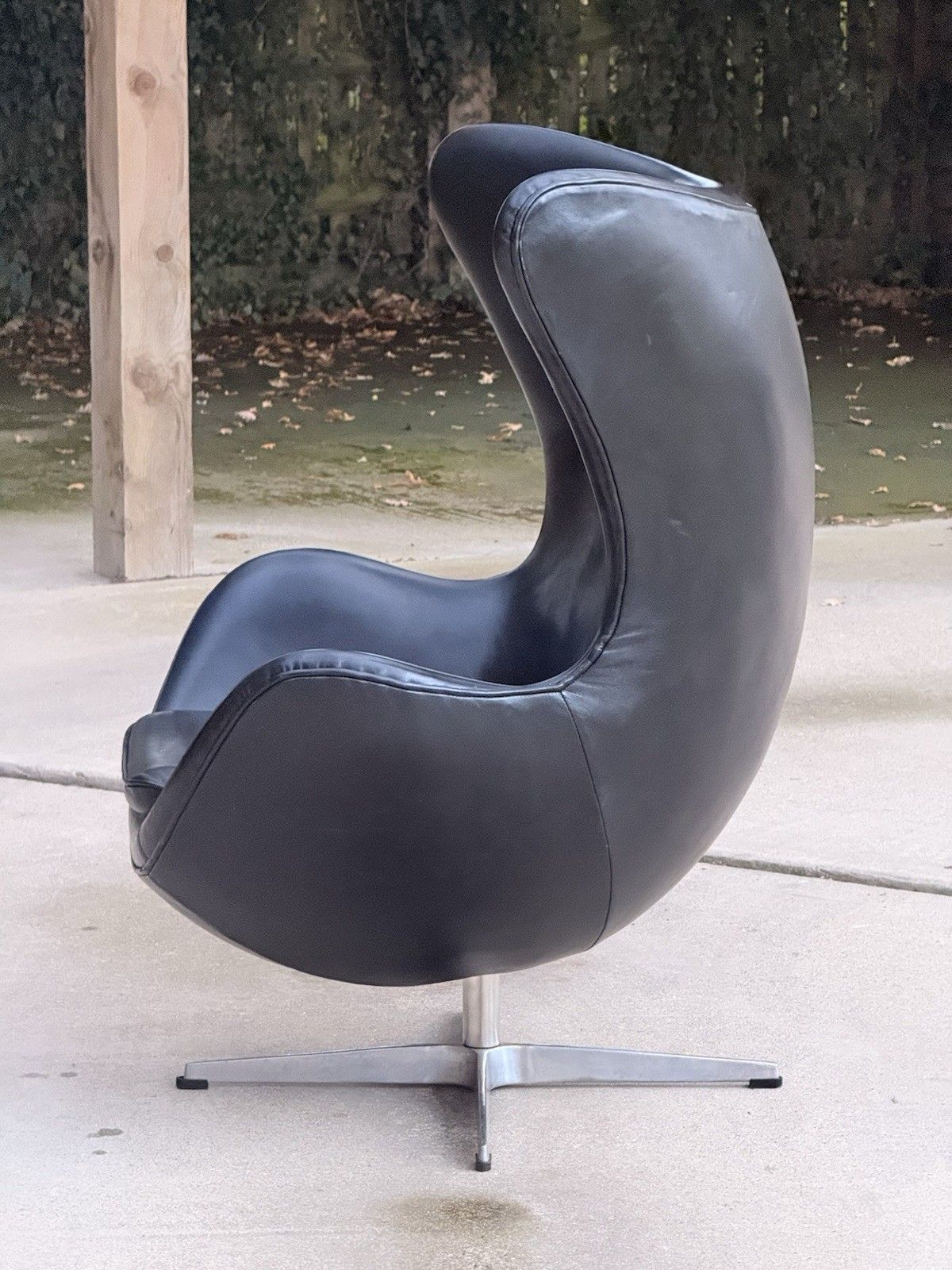 Arne Jacobsen Egg Chair Model 3316 Fritz Hansen Style Swivel Lounge Chair. photo furniture