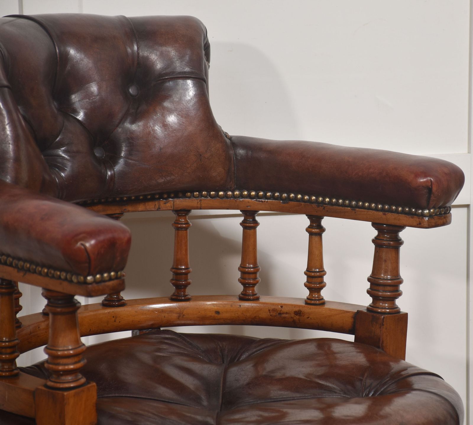 photo furniture Late 19th Century Walnut Framed Revolving Desk Chair