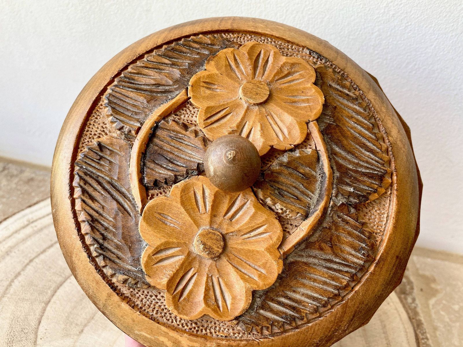 Boîte ronde vintage en bois sculpté à la main, boîte à bijoux photo vinterior