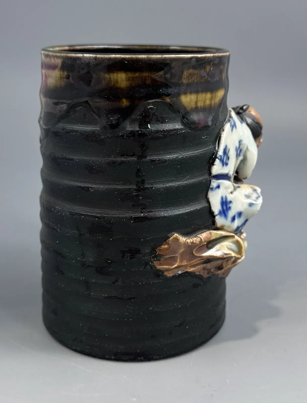 Large Sumida Gawa Mug With Applied Sennin Figure, Signed Ryōsai — Inoue Ryōsai Workshop, Meiji / Taishō Period photo Art