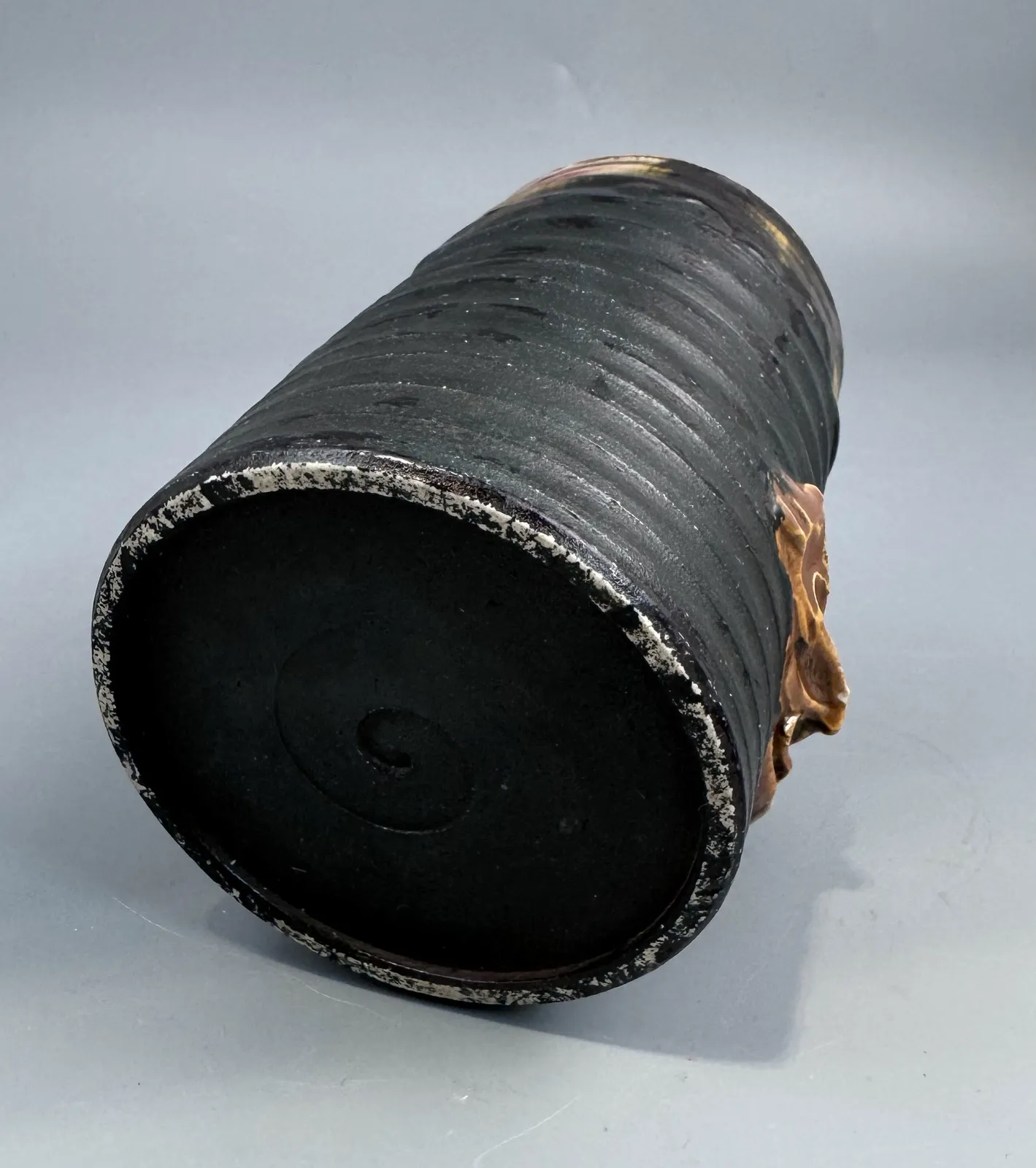 Large Sumida Gawa Mug With Applied Sennin Figure, Signed Ryōsai — Inoue Ryōsai Workshop, Meiji / Taishō Period photo vintage
