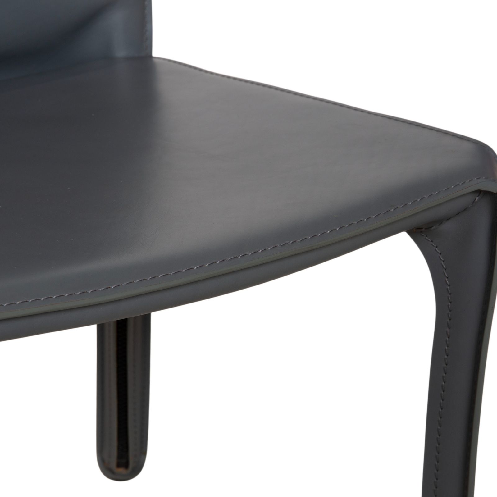 Lot de 4 chaises Cassina Cab 413 en cuir gris, Core Leather, par Mario Bellini photo buy