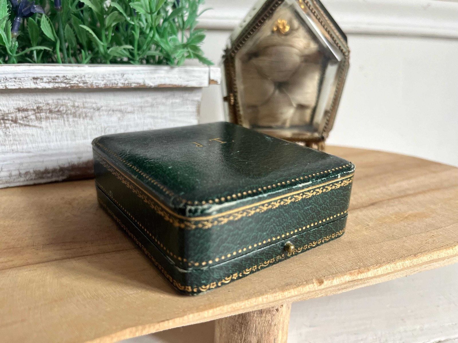photo for sale Antieke horlogebox met initialen