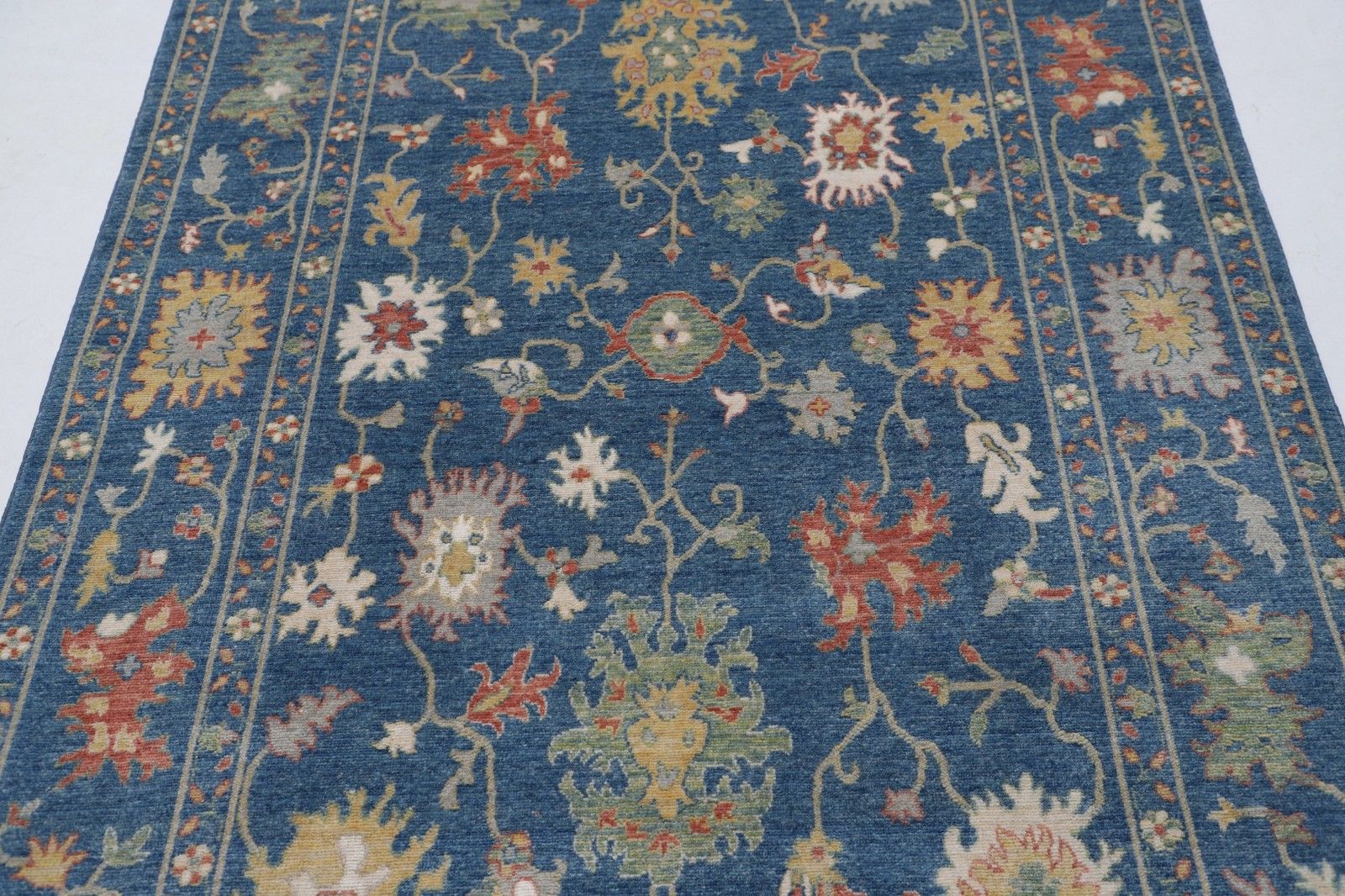Tapis de sol contemporain turc, tout laine, de style Oushak, 150 x 239 cm photo for sale